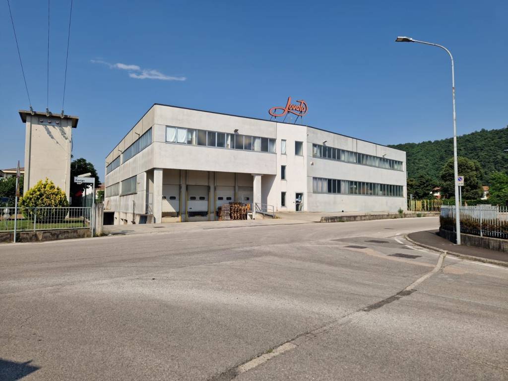 locale commerciale in vendita a Trissino