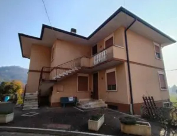appartamento in vendita a Trissino in zona Lovara
