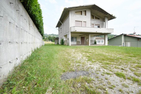 appartamento in vendita a Trissino in zona Lovara