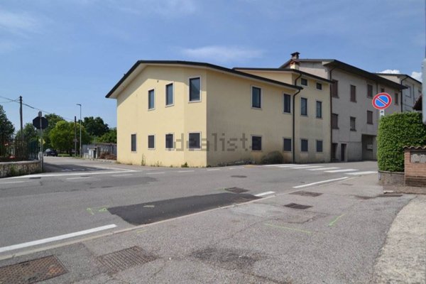 locale commerciale in vendita a Trissino