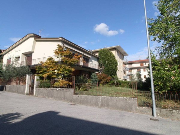 casa indipendente in vendita a Trissino