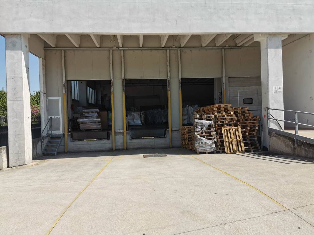 locale commerciale in vendita a Trissino
