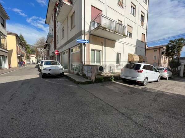 locale commerciale in vendita a Valdagno