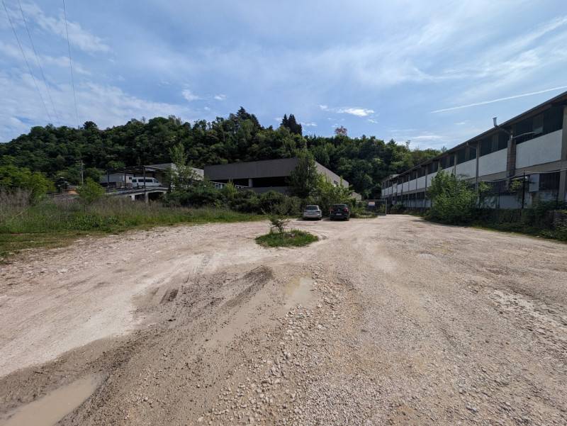 capannone in vendita a Valdagno in zona Piana