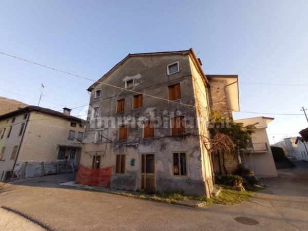 esavano in vendita a Valdagno in zona Campotamaso