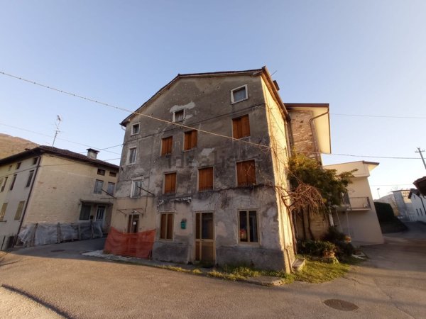 casa indipendente in vendita a Valdagno in zona Campotamaso