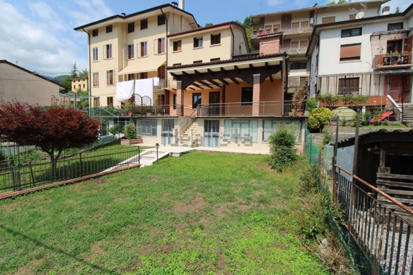 casa indipendente in vendita a Valdagno in zona Novale