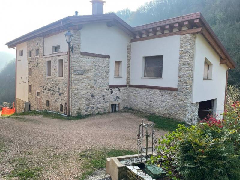 casa indipendente in vendita a Valdagno