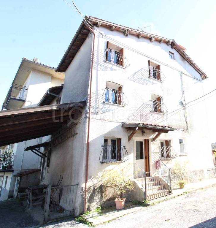 casa indipendente in vendita a Valdagno in zona Piana