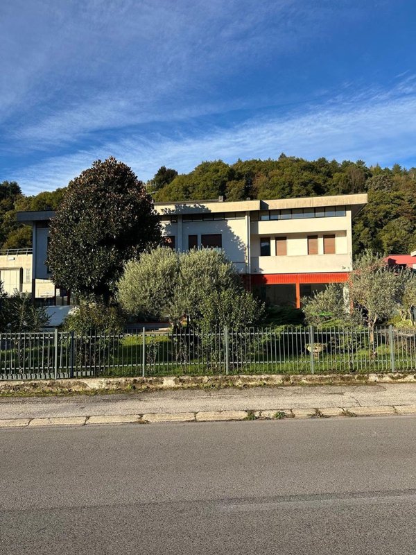 locale commerciale in vendita a Valdagno