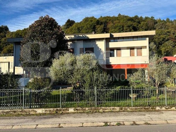 locale commerciale in vendita a Valdagno