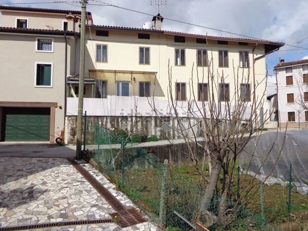 casa indipendente in vendita a Valdagno