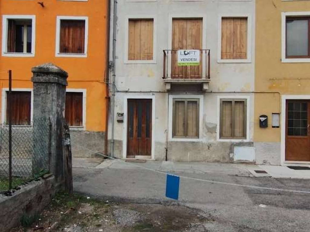 casa indipendente in vendita a Valdagno in zona Novale