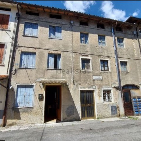 casa semindipendente in vendita a Valdagno in zona Campotamaso