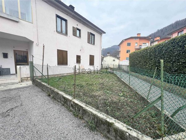 appartamento in vendita a Valdagno in zona Maglio di Sopra