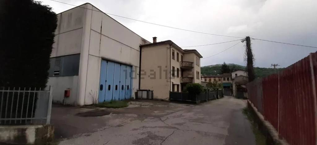 locale commerciale in vendita a Valdagno