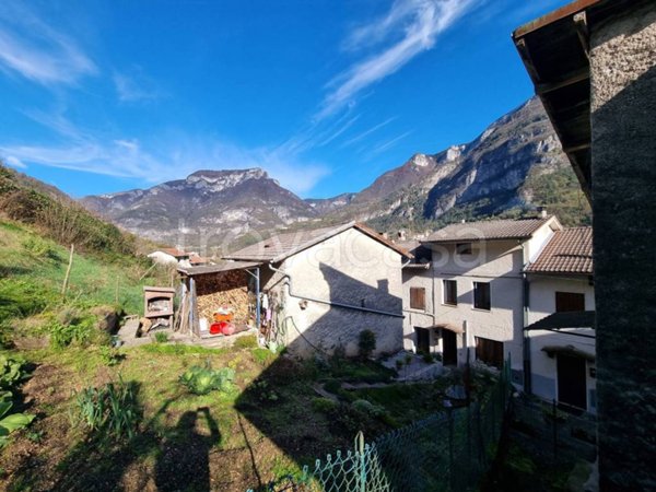 casa indipendente in vendita a Valdastico