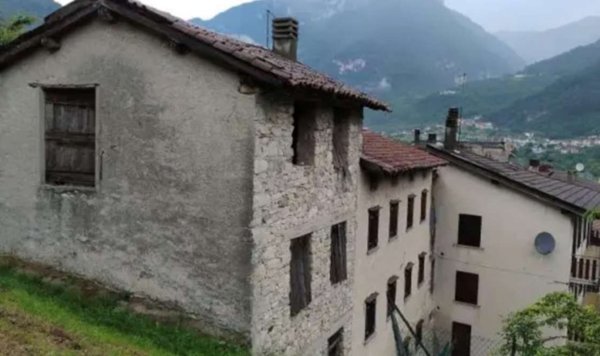 esavano in vendita a Valdastico