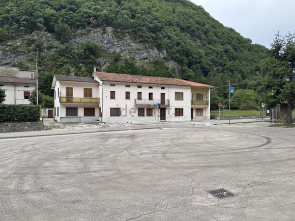 casa indipendente in vendita a Valdastico