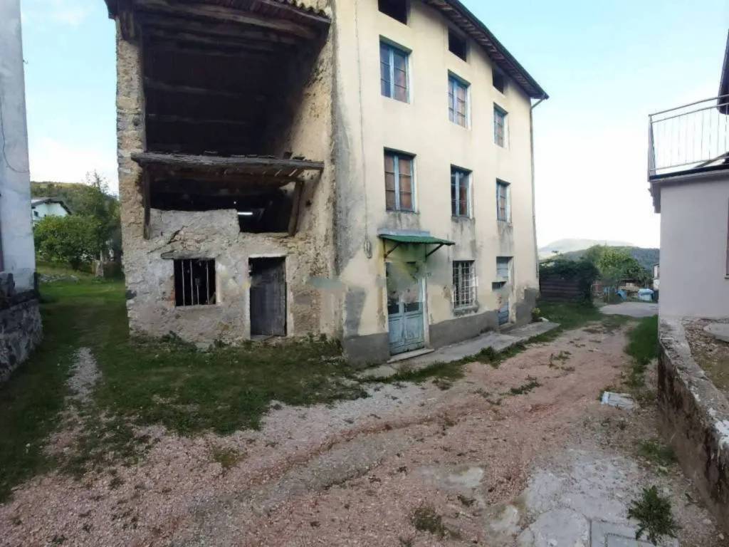 casa indipendente in vendita a Valli del Pasubio in zona Staro