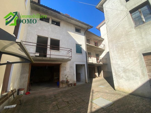 appartamento in vendita a Valli del Pasubio in zona Staro