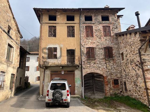 casa indipendente in vendita a Valli del Pasubio