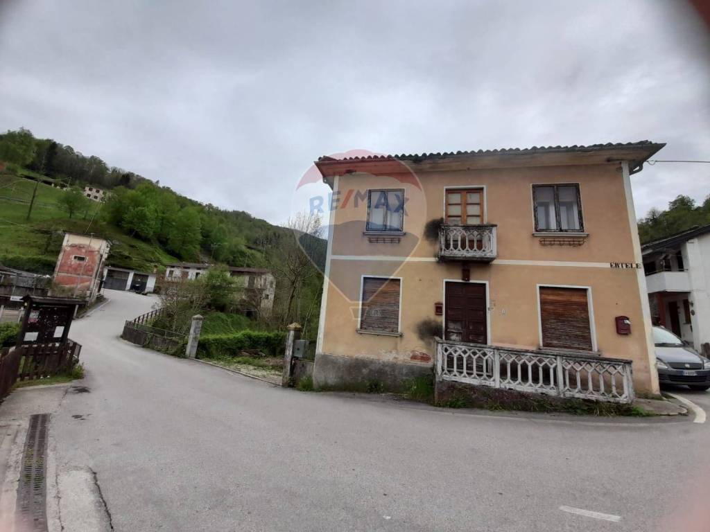 casa indipendente in vendita a Valli del Pasubio