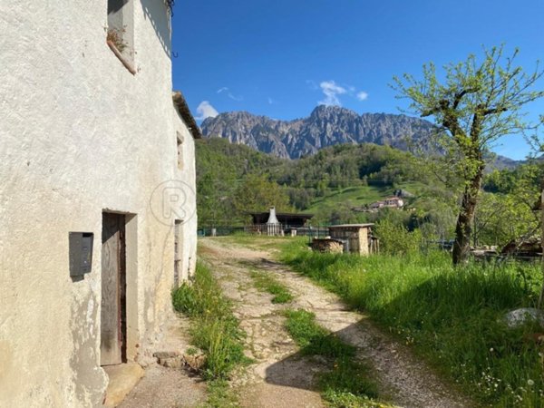 casa indipendente in vendita a Valli del Pasubio
