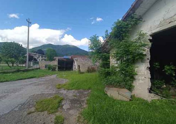 terreno edificabile in vendita a Valli del Pasubio
