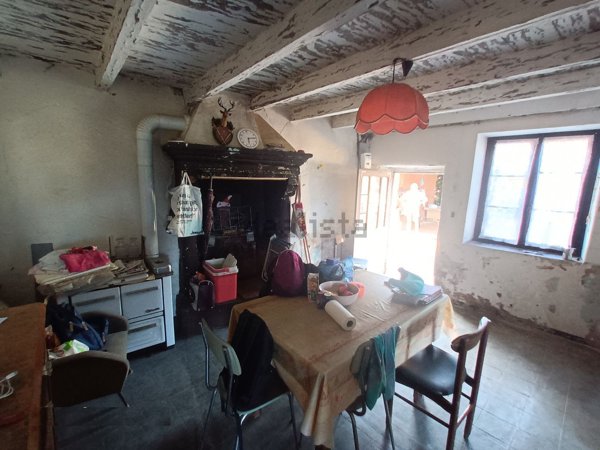esavano in vendita a Valli del Pasubio