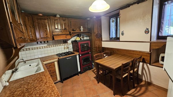 casa indipendente in vendita a Valli del Pasubio in zona Staro