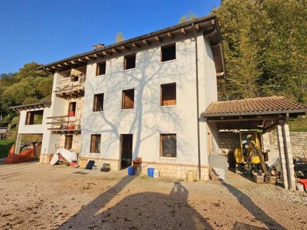 casa indipendente in vendita a Valli del Pasubio
