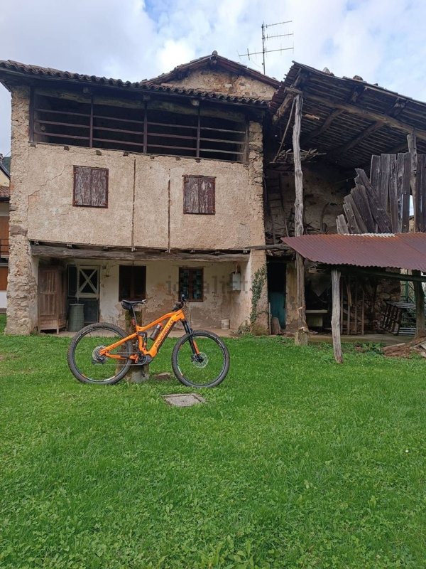 esavano in vendita a Valli del Pasubio