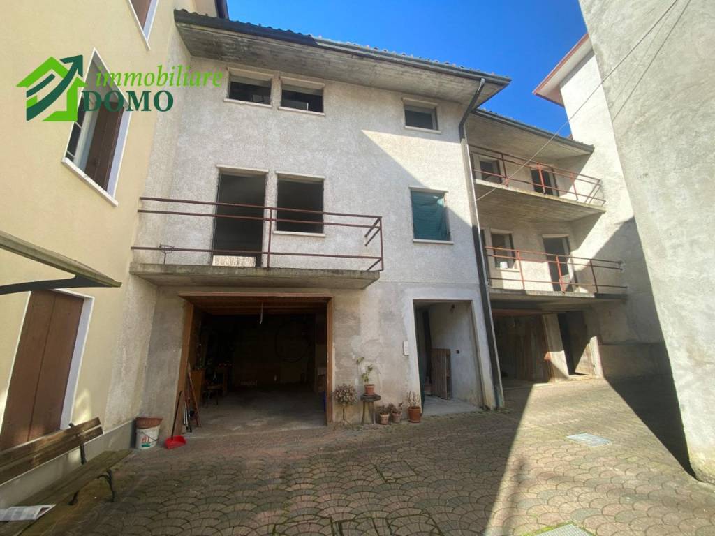 appartamento in vendita a Valli del Pasubio in zona Staro