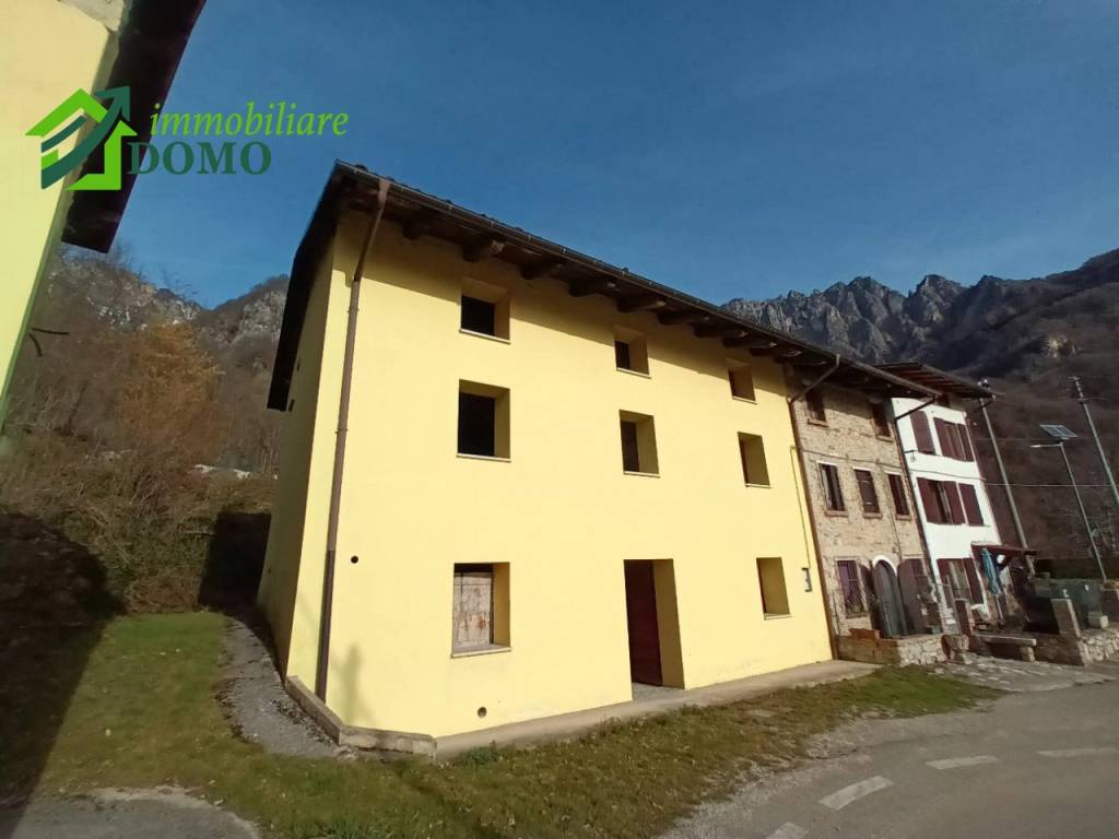 casa indipendente in vendita a Valli del Pasubio in zona Sant'Antonio