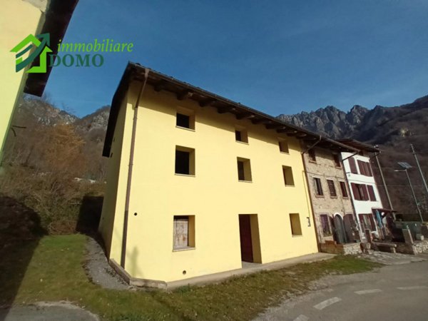 casa indipendente in vendita a Valli del Pasubio in zona Sant'Antonio