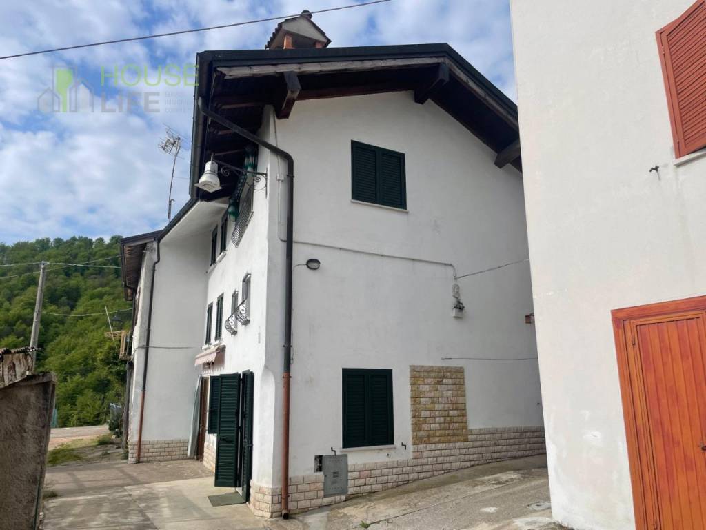 casa indipendente in vendita a Valli del Pasubio in zona Staro