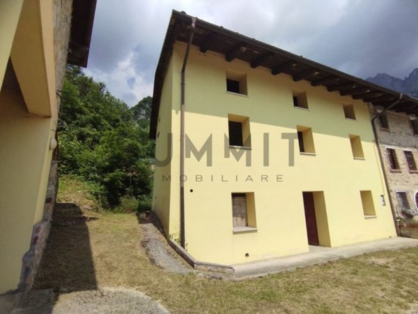 casa indipendente in vendita a Valli del Pasubio in zona Sant'Antonio