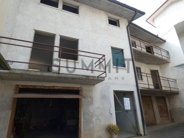 appartamento in vendita a Valli del Pasubio in zona Staro