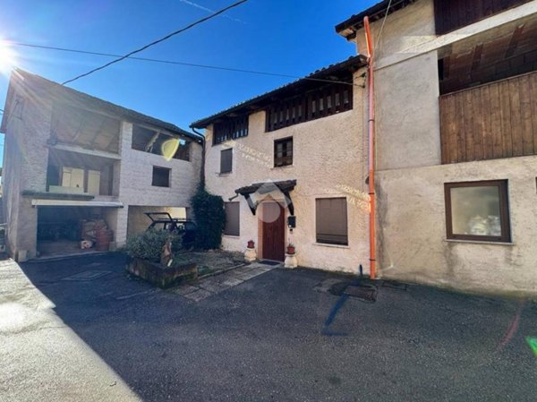 casa indipendente in vendita a Valli del Pasubio in zona Staro