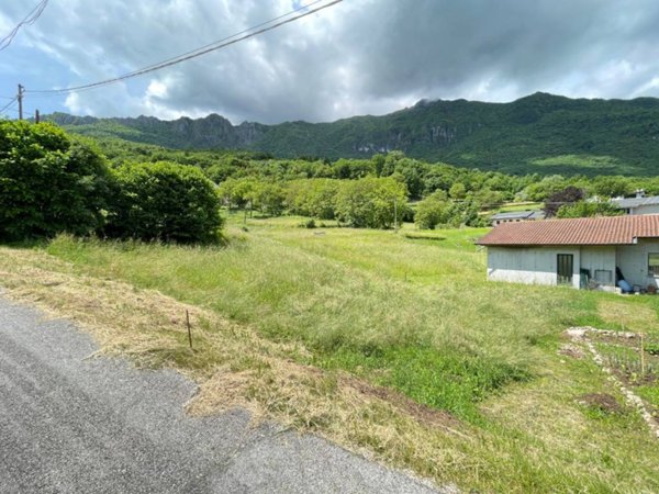 terreno agricolo in vendita a Velo d'Astico in zona Lago