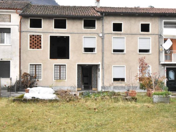 casa indipendente in vendita a Velo d'Astico in zona Lago