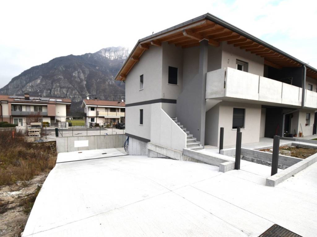 appartamento in vendita a Velo d'Astico in zona Seghe