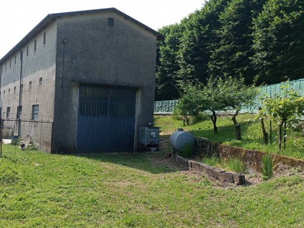 locale commerciale in vendita a Velo d'Astico in zona Seghe
