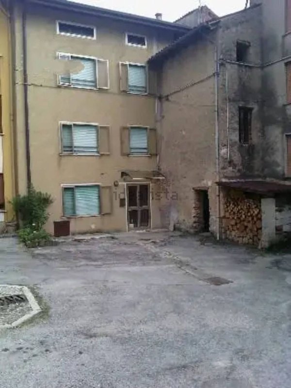 appartamento in vendita a Velo d'Astico in zona Lago