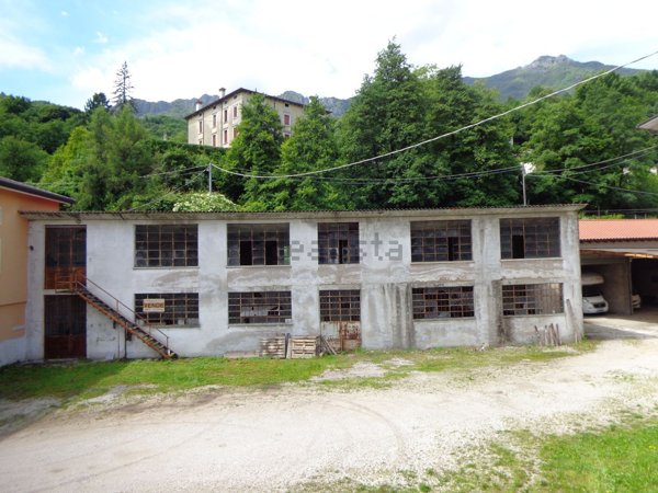 locale di sgombero in vendita a Velo d'Astico
