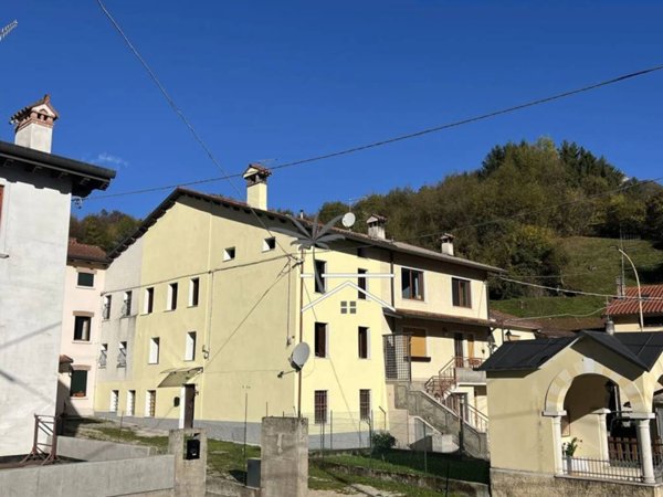 casa indipendente in vendita a Velo d'Astico in zona Lago