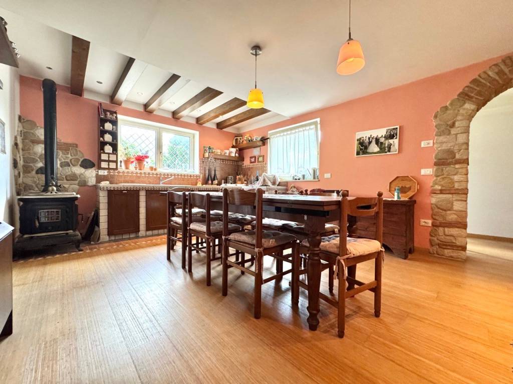 appartamento in vendita a Velo d'Astico in zona Meda