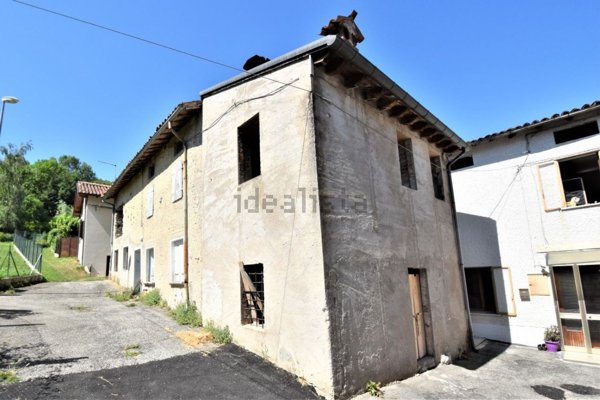 casa indipendente in vendita a Velo d'Astico in zona Lago