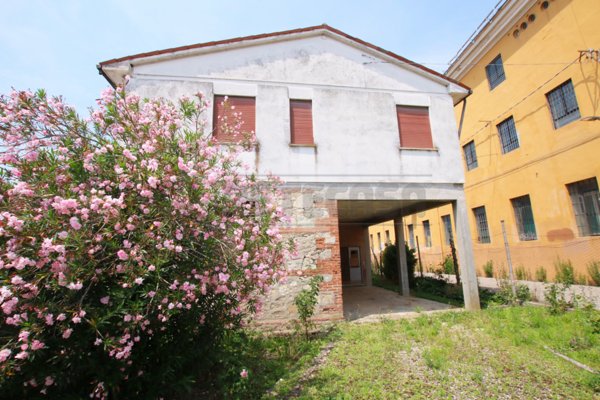 casa indipendente in vendita a Vicenza in zona Debba